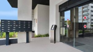 החלפת דלת כניסה לדירה בבניין משותף