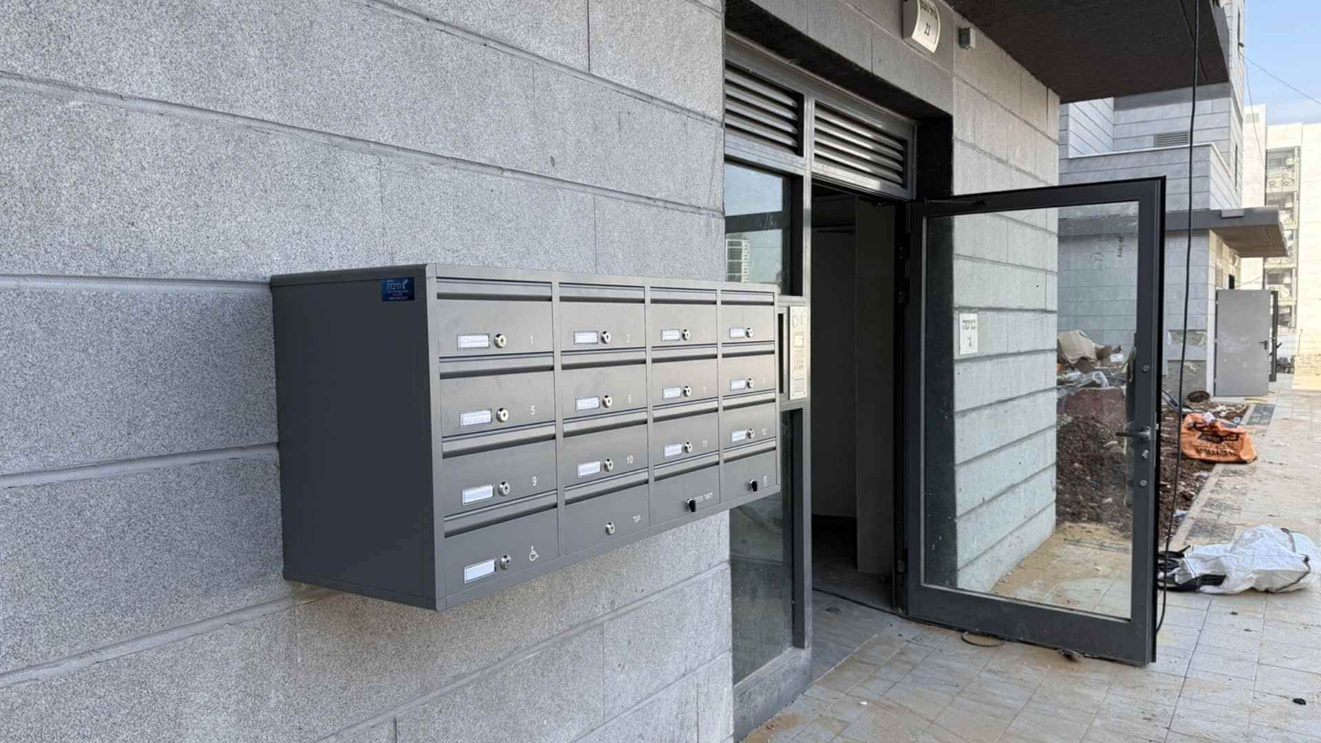 איך להעריך נכון עלויות וזמני התקנת תיבות